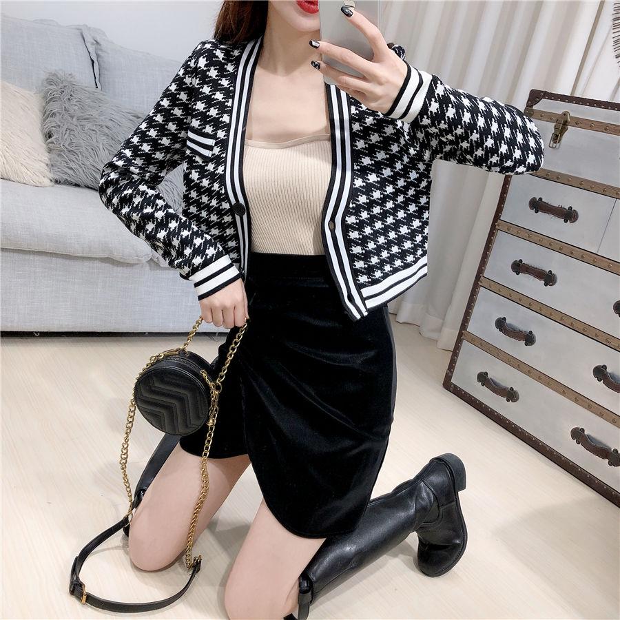 Short High Waist Black and White Plaid Sweater Women Spring and Autumn V-neck Long-sleeved Cardigan Small All-match Casual Jacket