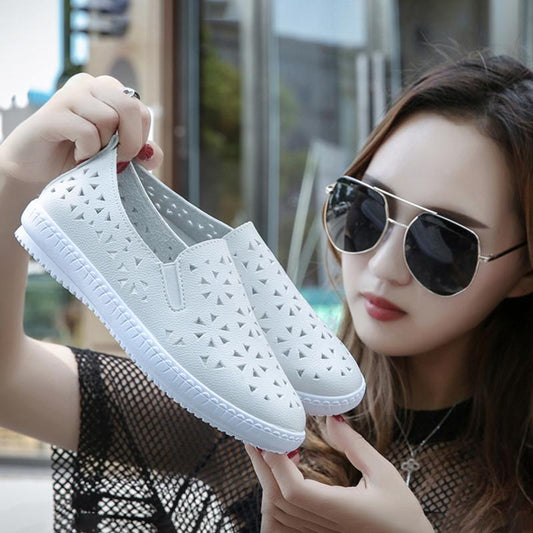 Hollow Breathable Loafers Women's Casual Flat-bottomed One-Piece Women's Shoes Hollow Comfortable Soft Leather Shoes Ladies Casual Shoes