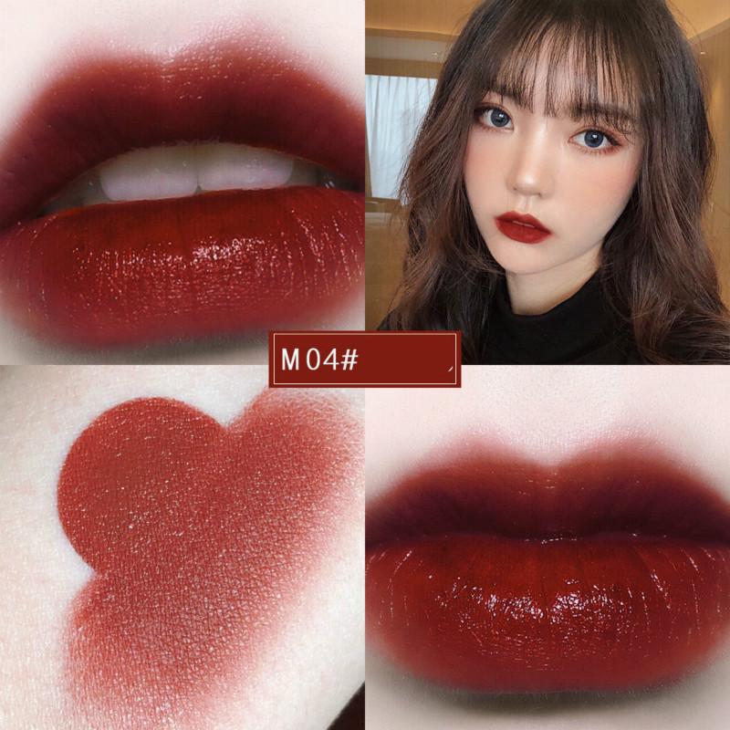 Cherry cow blood red lipstick does not fade, compact and portable moisturizer not easy to discolor