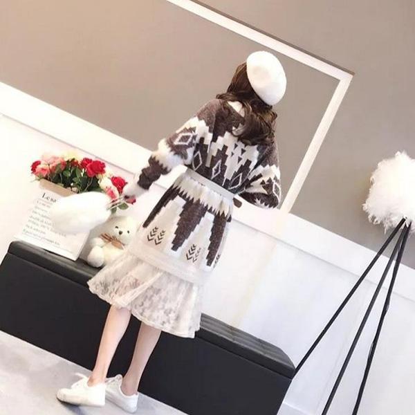 Mid-length Loose Color Sweater Spring and Autumn Pullover Knit Bottoming Shirt Splicing Color Long-sleeved Bright Top