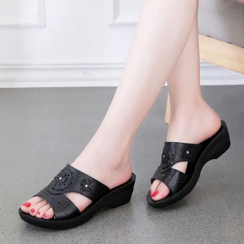 Spring and Summer Mother Slippers Non-slip Soft Bottom Thick Bottom Flat Bottom Middle-aged Wedge Heel Women's Sandals and Slippers Women