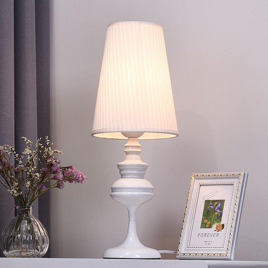 European Minimalist Creative Romantic Table Lamp Bedroom Lamp Bed Lamp Home Deco Night Lamp