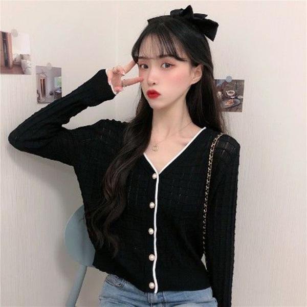 Retro French Loose Skin-friendly Sweater Short V-neck Thin Western-style Plaid Long-sleeved Sweater Top Women