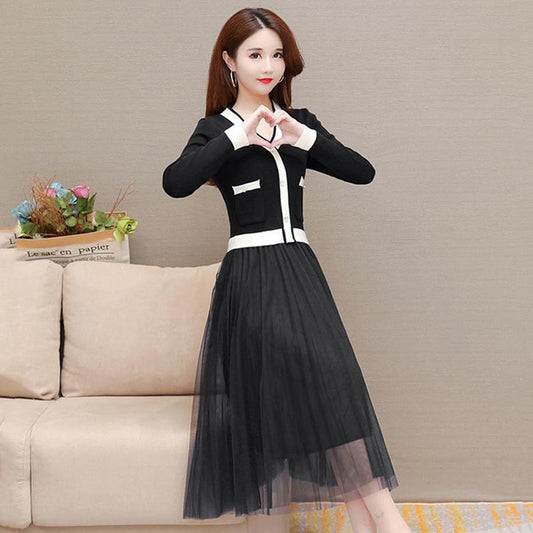 The Skirt Is Feminine and Thin Black Fake Two-piece Mesh Stitching Knitted Dress V-neck Long-sleeved Mesh Skirt Waist and Thin