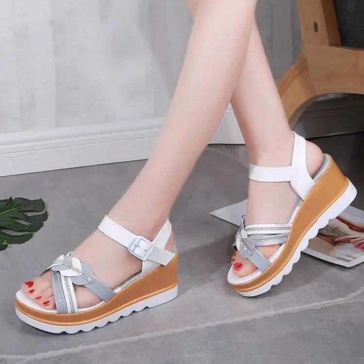 Women's Summer Sandals Thick-soled Korean Version Student Middle-heeled Thick-heeled Platform Casual Beach Sandals Women's Shoes