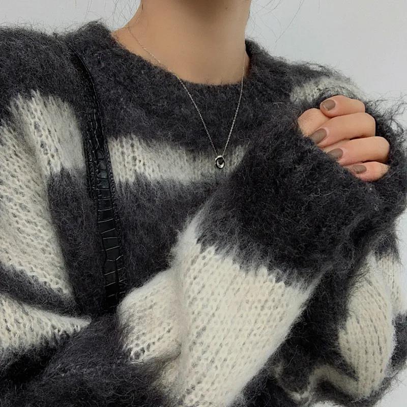 Black and White Pattern Plush Sweater Round Neck Street Casual Long Sleeve Colorblock Striped Pullover Knit Sweater