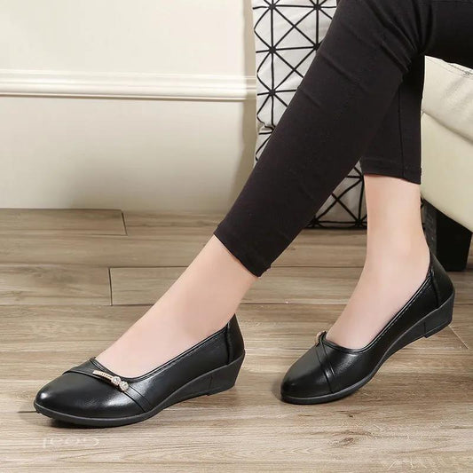 Spring and Autumn Mother's Shoes Soft Sole Comfortable Ladies Flat Pumps Mid Heel Comfortable Lightweight Black Leather Shoes