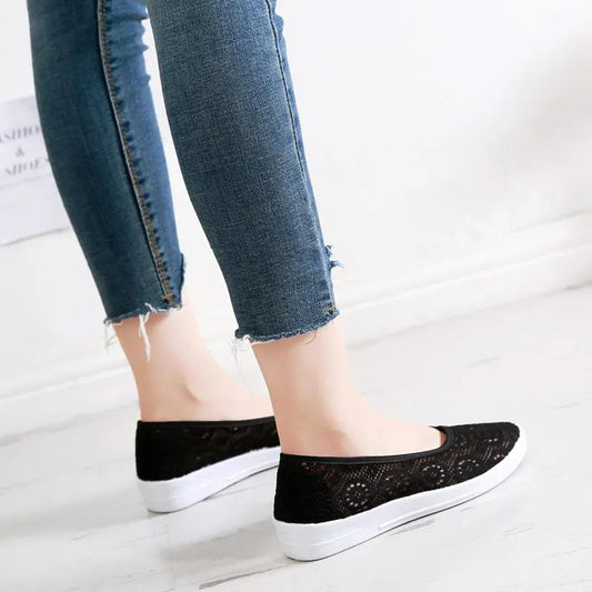 Solid Color Cloth Shoes Women's Mesh Shoes Soft Bottom Breathable Mother Shoes Slip-on Flat Hollow Sandals Women's Moccasin Shoes Work Shoes