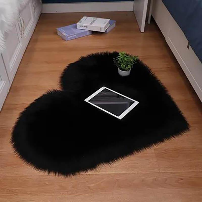 Imitation Wool Heart Shaped Floor Carpet Long Plush Cute Bedroom Bedside Teenage Heart Shaped Carpet Decoration