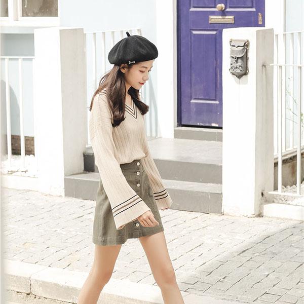 Autumn and Winter Sweater Women Loose Students V Trumpet Sleeve Pullover Ladies Bottoming Sweater