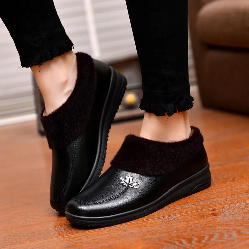 Winter Cotton Shoes and Snow Boots Women Flat Bottom and Velvet Warm Leather Shoes Winter Shoes Soft Bottom Non-slip