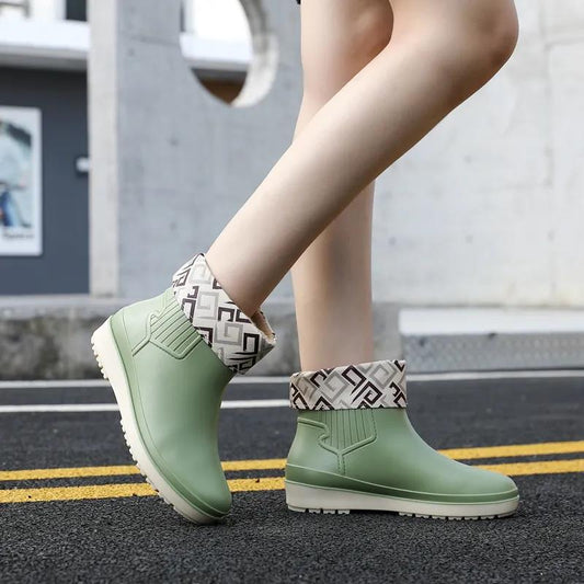 Fashion Plus Velvet Cotton Shoes Women's Waterproof and Warm Short Boots Non-slip Deodorant Flat Shoes
