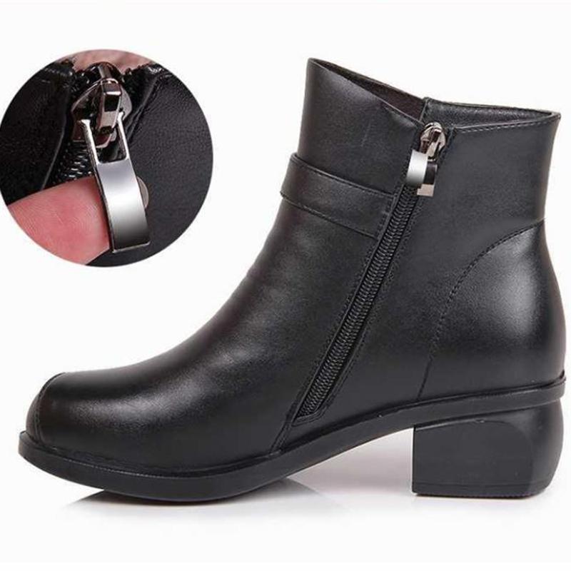 Winter Women's Leather Boots Plus Velvet Warmth Soft-soled Non-slip Short Boots Thick Heel Wear-resistant Boots