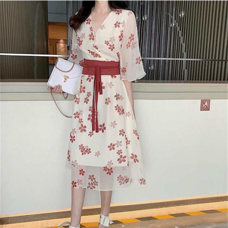Spring and Summer Women's Chiffon Floral Dress V-neck Tuck The Waist Show Good Figure A-line Skirt Sweet Daisy
