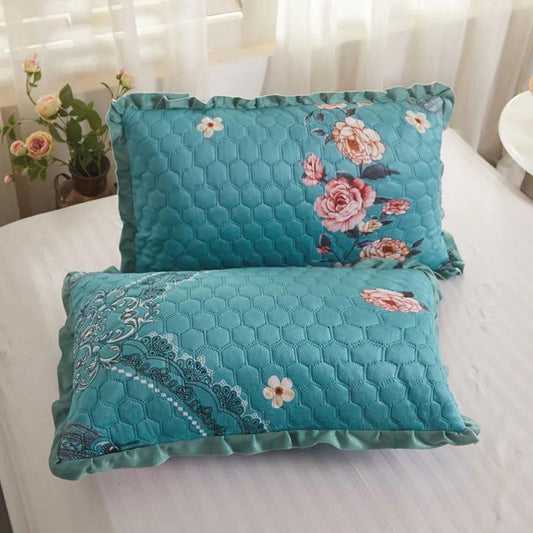 A Pair of Quilted Thickened Crystal Velvet Autumn and Winter Warm Velvet Pillow Cover