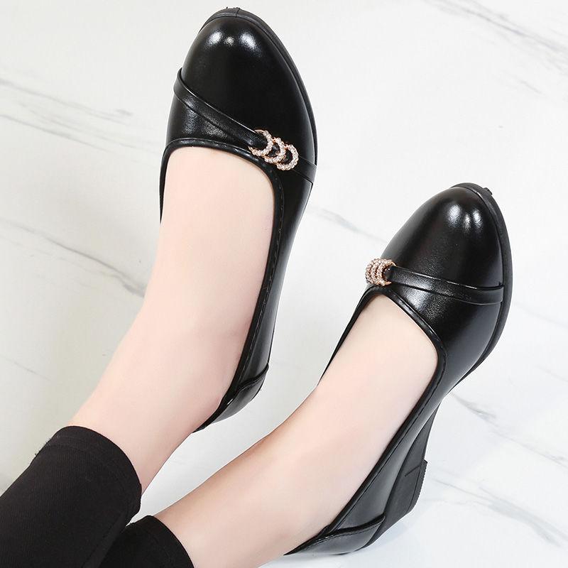 Spring and Autumn Mother's Shoes Soft Sole Comfortable Ladies Flat Pumps Mid Heel Comfortable Lightweight Black Leather Shoes