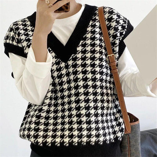 Women Loose Knitted Vest Sweater Girls V Neck Sleeveless Thick Vintage Sweater Female Waistcoat Chic Tank Tops All-match Short Pullover Vest Outerwear