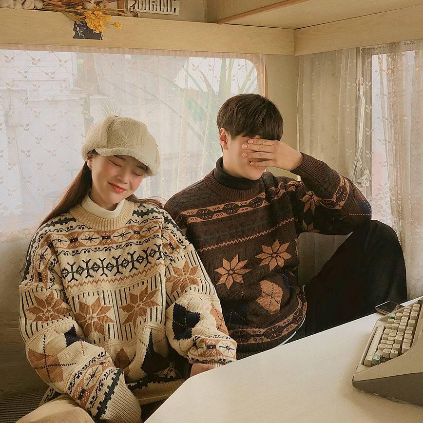 2 Colors Couple Sweater Winter Snowflake Print O-neck Loose Knitwear Retro Unisex Pullover