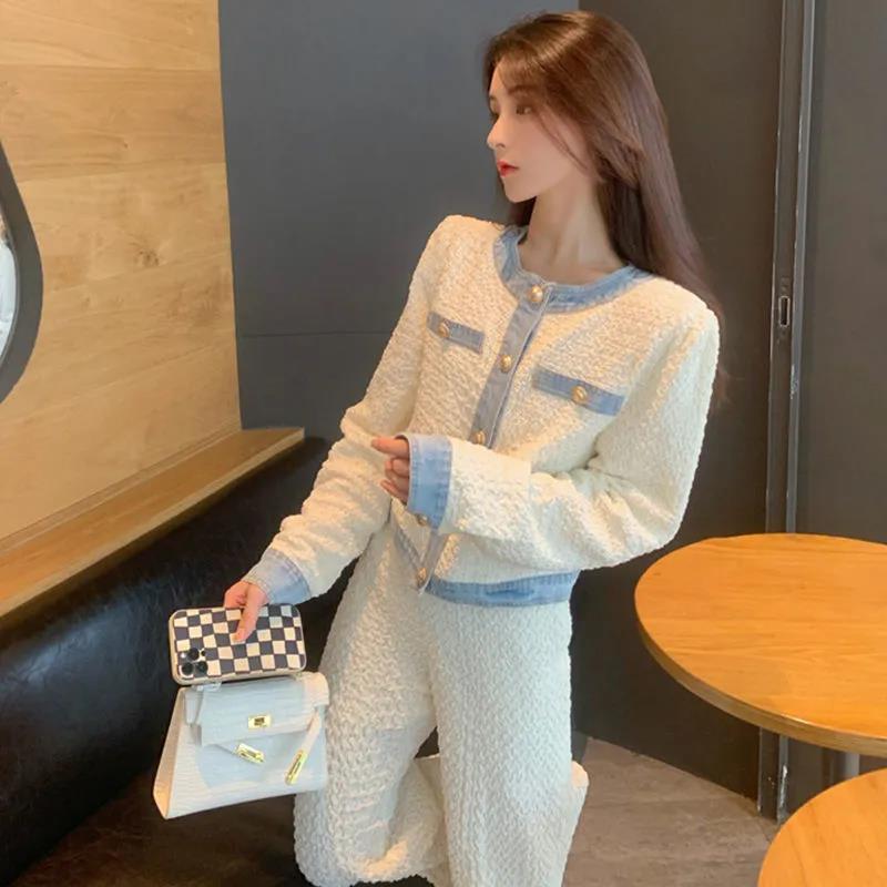 Elegant Little Fragrance Female Spring and Autumn Retro Ladies Casual Temperament White Short Long-sleeved Coat Ladies All-match Coat