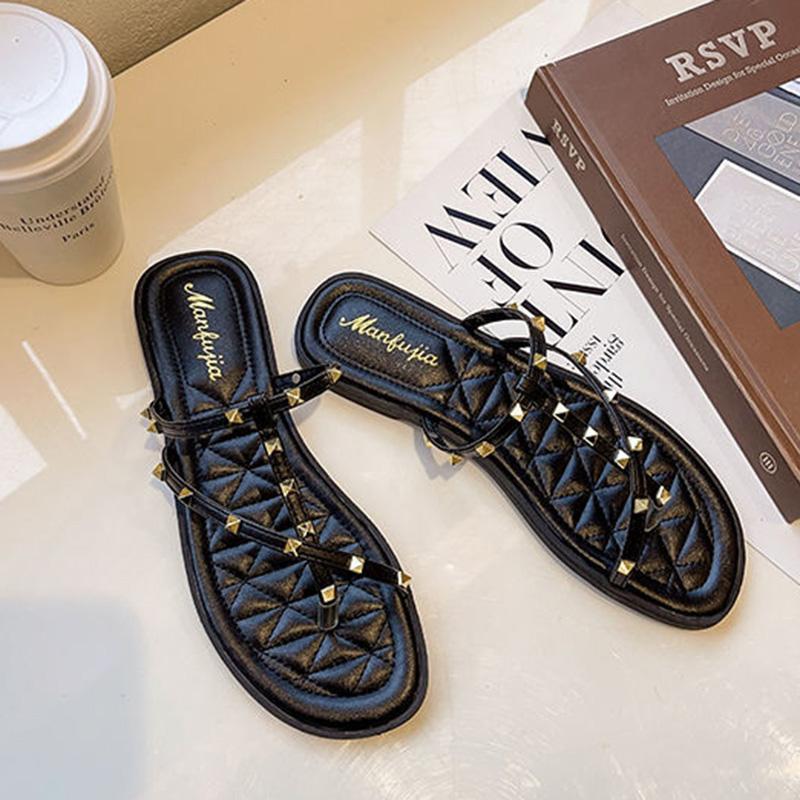 Fairy Style Flip Flops Rivet Sandals and Slippers for Women's Outer Wear New Year and Summer New Flat-bottomed Non-slip Beach Slippers
