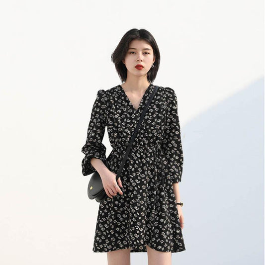 French Retro V-neck Floral Dress Female Spring Summer Temperament Wild Waist Was Thin Short Skirt