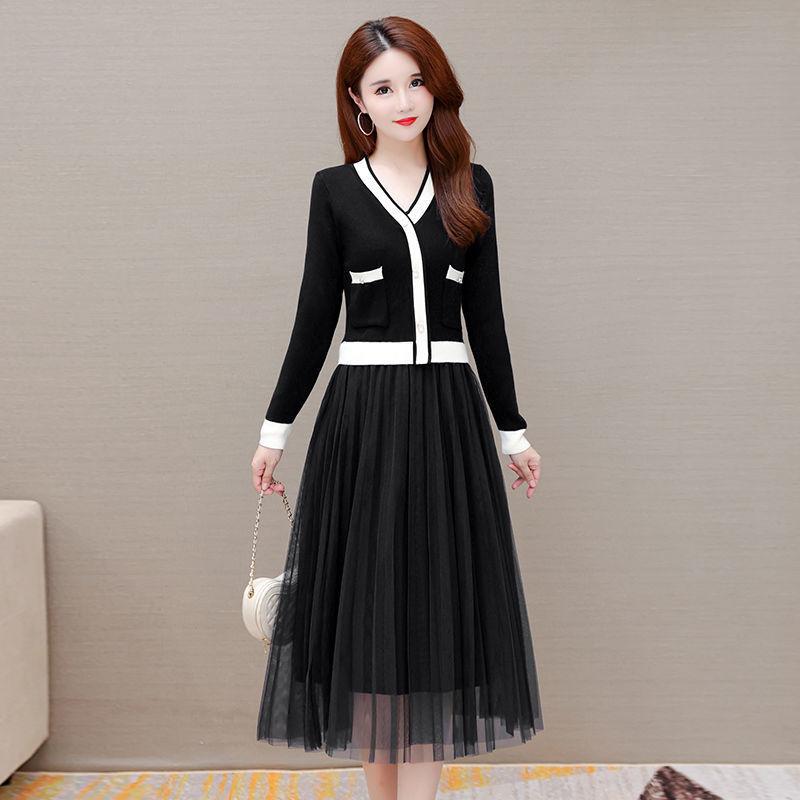 The Skirt Is Feminine and Thin Black Fake Two-piece Mesh Stitching Knitted Dress V-neck Long-sleeved Mesh Skirt Waist and Thin
