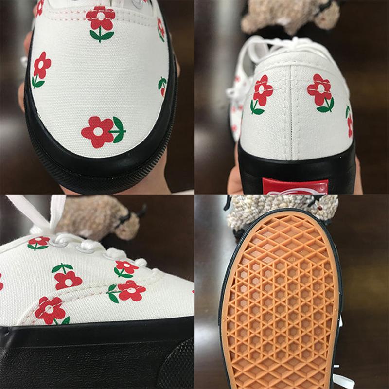 Little Flowers Graffiti White Shoes Female Students Korean Version of All-match Canvas Shoes Harajuku White Sneakers