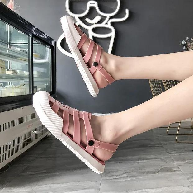 Women's Baotou Sandals Roman Non-slip Soft Sole Beach Sandals and Slippers Summer Two Ways To Wear Hole Shoes Slip-on Slippers Ladies Sandals