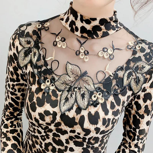 Women's Autumn and Winter Plush Leopard Print Bottom Shirt Large Size Long Sleeve Lace Embroidered Top