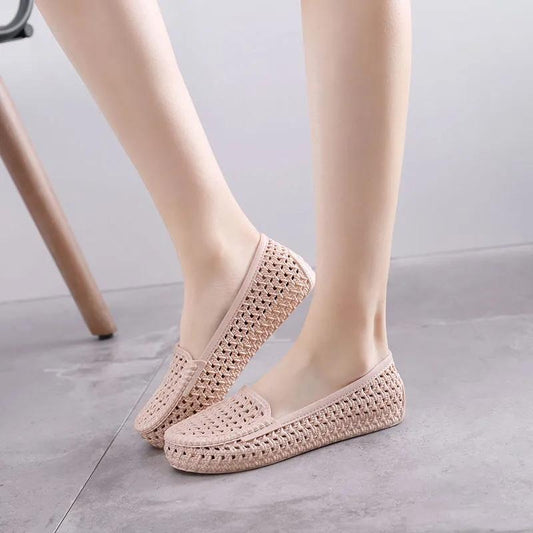 Women's Summer Sandals Flat Work Shoes Nurse Shoes Baotou Soft Bottom Hole Shoes Mother Shoes Non-slip Beach Shoes Peas Shoes