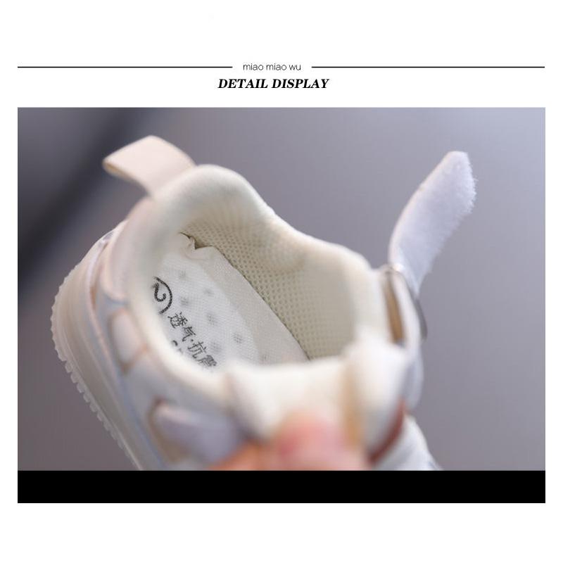 Girls' Plush Sneakers Light Up Children's Leisure Board Shoes with Lights In Autumn and Winter