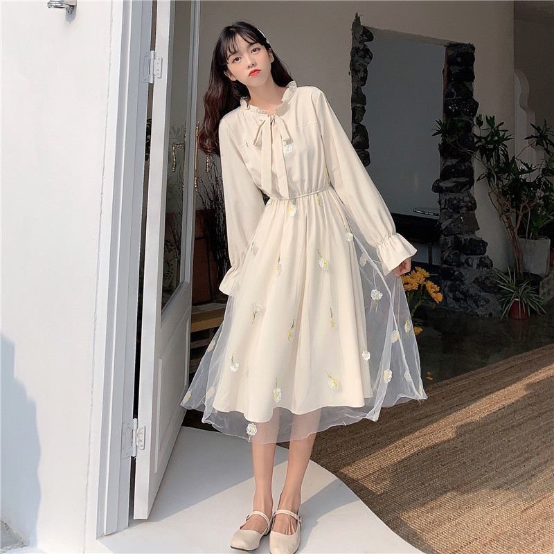 Sen-line Mesh Stitching Dress with Waist Gentle Wind Long-sleeved First Love Dress Gentle and Lovely Temperament Elegant Lace Embroidery