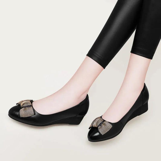 Single Shoes Women's Casual Middle-aged and Elderly Shoes Women's Non-slip Wedge Heel Comfortable Spring and Autumn Shallow Mouth Flat Work Shoes