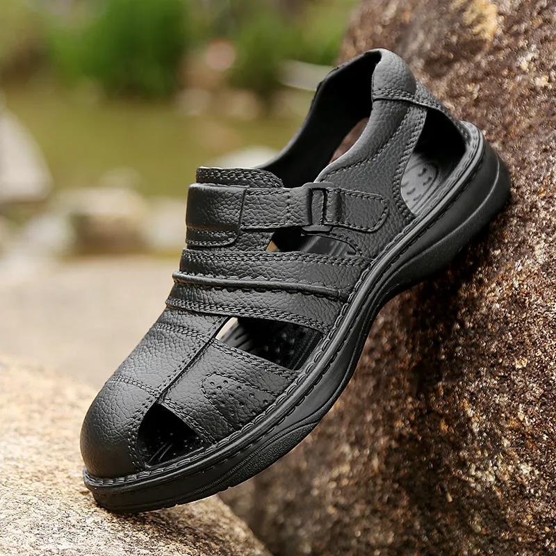 Summer Beach Sandals and Slippers Men's Lightweight Breathable Non-slip Seaside Leisure Hole Shoes