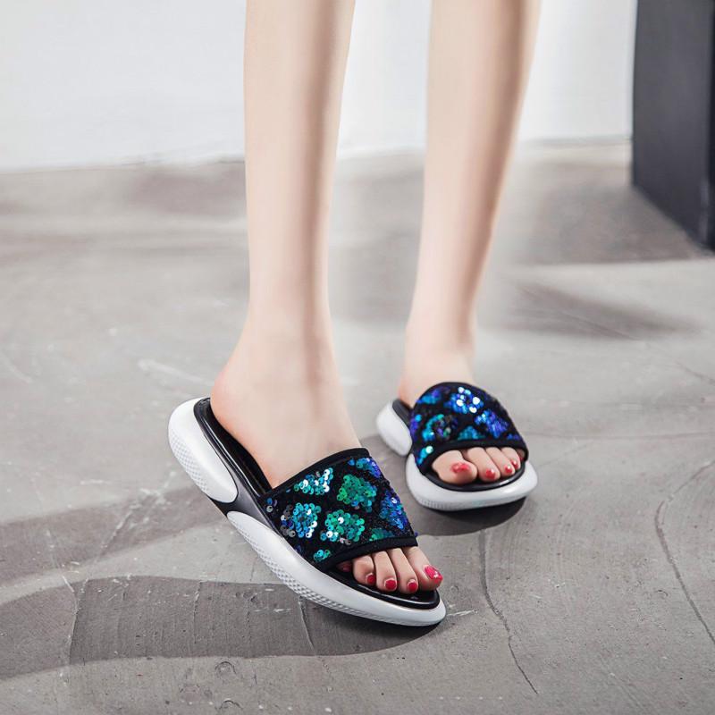 Slippers female summer wear soft bottom non-slip Korean fashion ins seaside vacation ladies sandals
