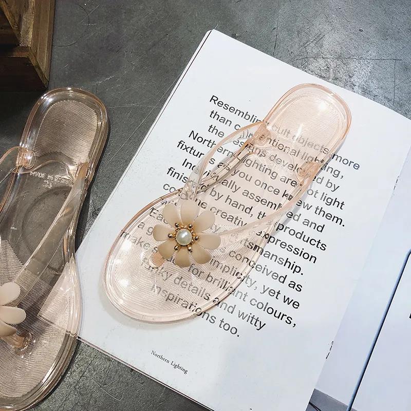 Fashion Crystal Flip Flops Female Summer Korean Version Wear Non-slip Flat Bottom Female Students Summer Beach Shoes Ladies Sandals and Slippers