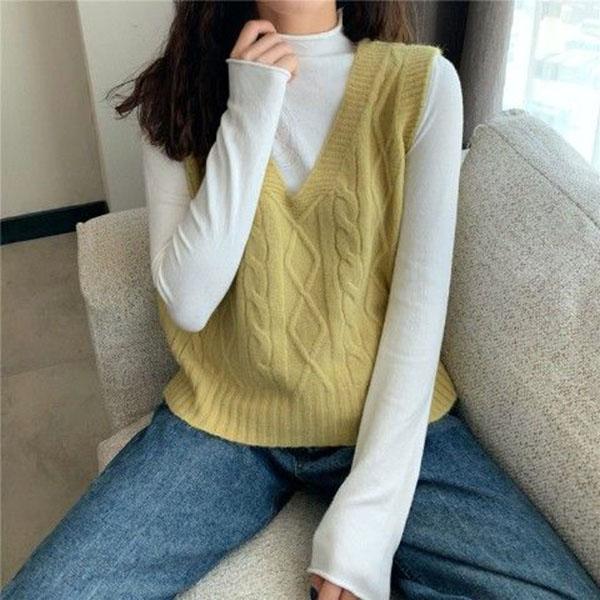 Spring and Autumn Thin Sleeveless Sweater Twist V-neck Knitted Vest Girls Wear Short Loose Waistcoat