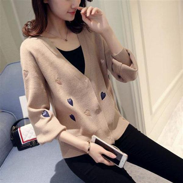 Spring and Autumn Fashion Simple Coat V-neck Loose Cardigan Top Love Pattern Female Sweater