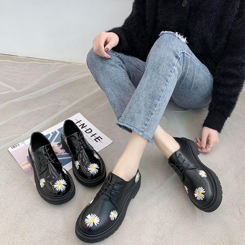 Women 'S Spring Flats Shoes Little Daisy Embroidery Loafers Black Leather Casual Footwear Thicken Sole Shoes
