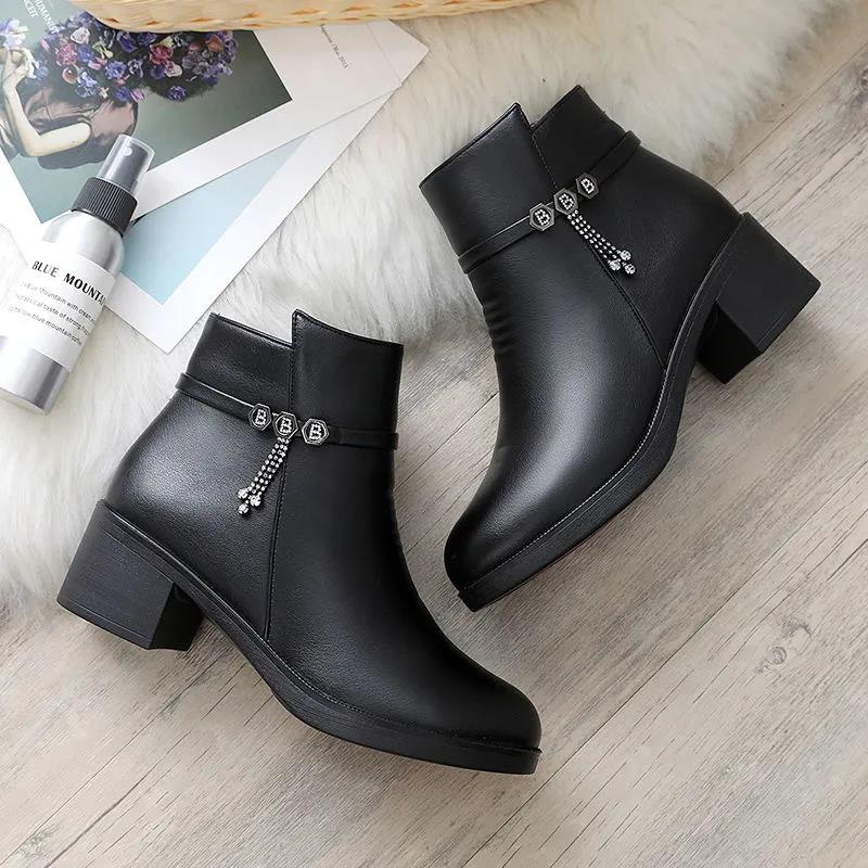 Winter Women's Leather Boots Plus Velvet Warmth Soft-soled Non-slip Short Boots Thick Heel Wear-resistant Boots