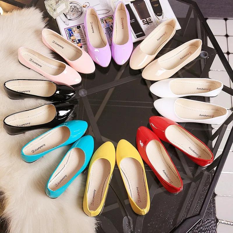 Ladies Solid Color Breathable Casual Slip-on Shoes Women's Spring Summer Large Size Low Heel Leather Single Shoes