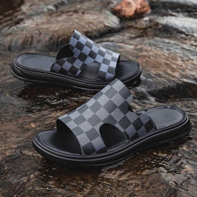 Size38-44 Summer Men Sandals Comfortable Non-slip PU Leather Plaid Beach Slippers Casual Outdoor Slippers Alphabet Drag Flip Flops