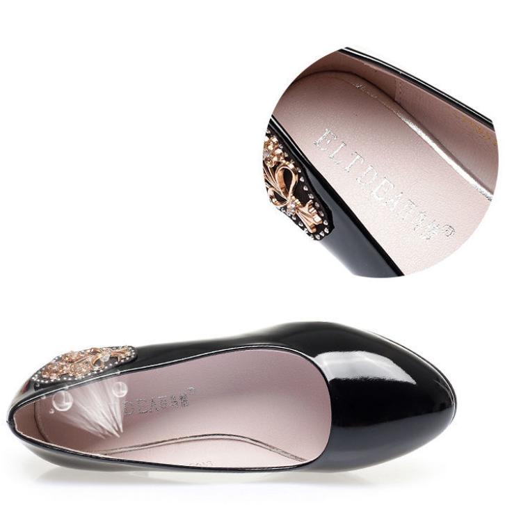 Women's Spring and Summer Plus Size Soft Sole Single Leather Shoes Office Ladies' Rhinestones Black High-heeled Shoes