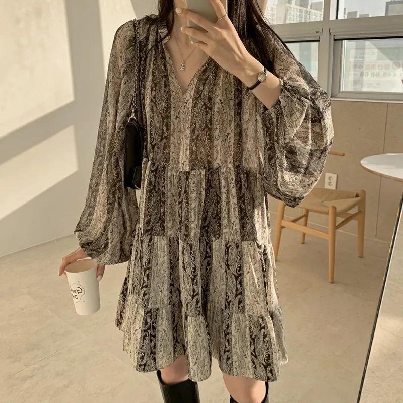 Spring Summer Korean Dress Women Retro Print V-neck Lantern Sleeves Loose Short Skirt Bohemian Dress Large Size