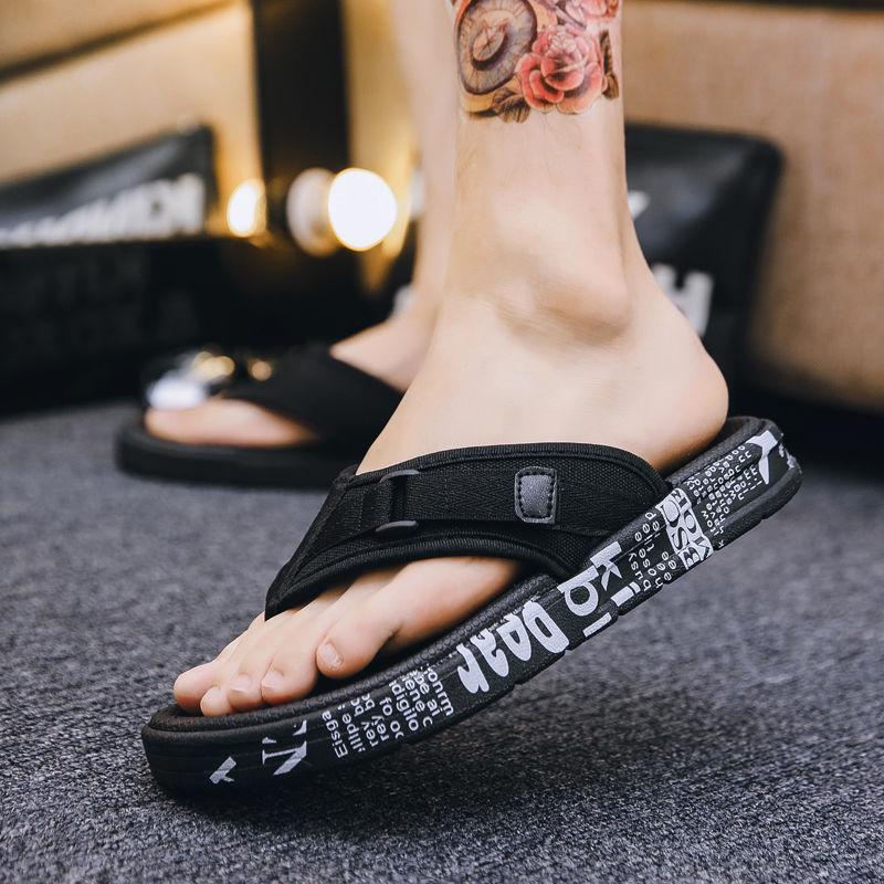 Slippers Male Tide Summer Fashion Outdoor Wear Non-slip Net Red Sandals Beach Shoes 2020 Korean Version of Sandals Flip Flops