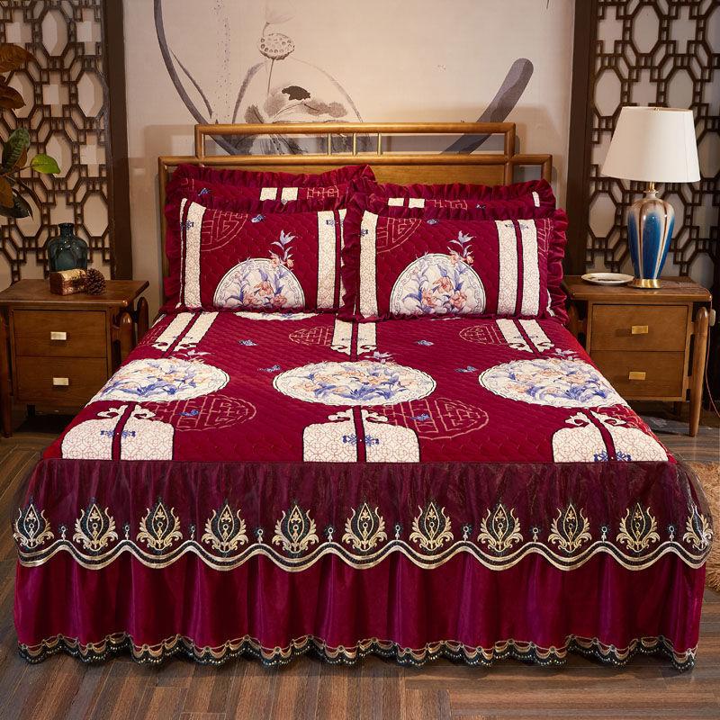 Anti-skid Warm Bedspread Thickened Winter Bedding Skirt High-grade Crystal Velvet Bed Skirt Pillowcases Three-piece Set