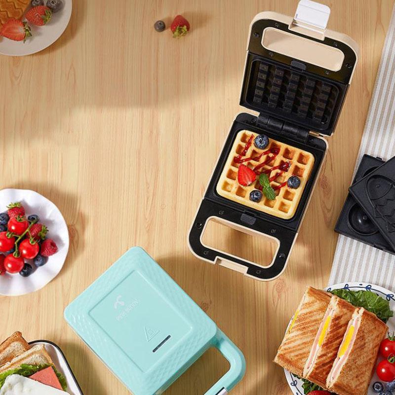 680W Frying and Grilling Machine Sandwich Making Machine Waffle Maker Kitchen Supplies with 5 Sets of Bakeware