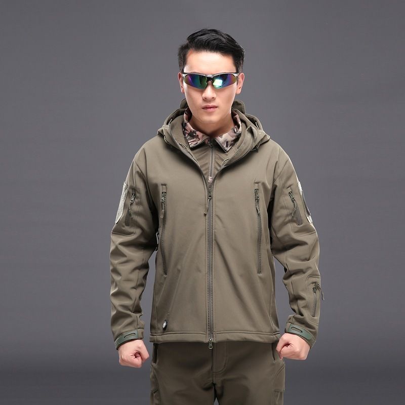 Men's Outdoor Sportswear Windproof and Waterproof Mountaineering Clothing Thick Hooded Outdoor Jackets Fleece Soft Shell Plus Size Cycling Clothing
