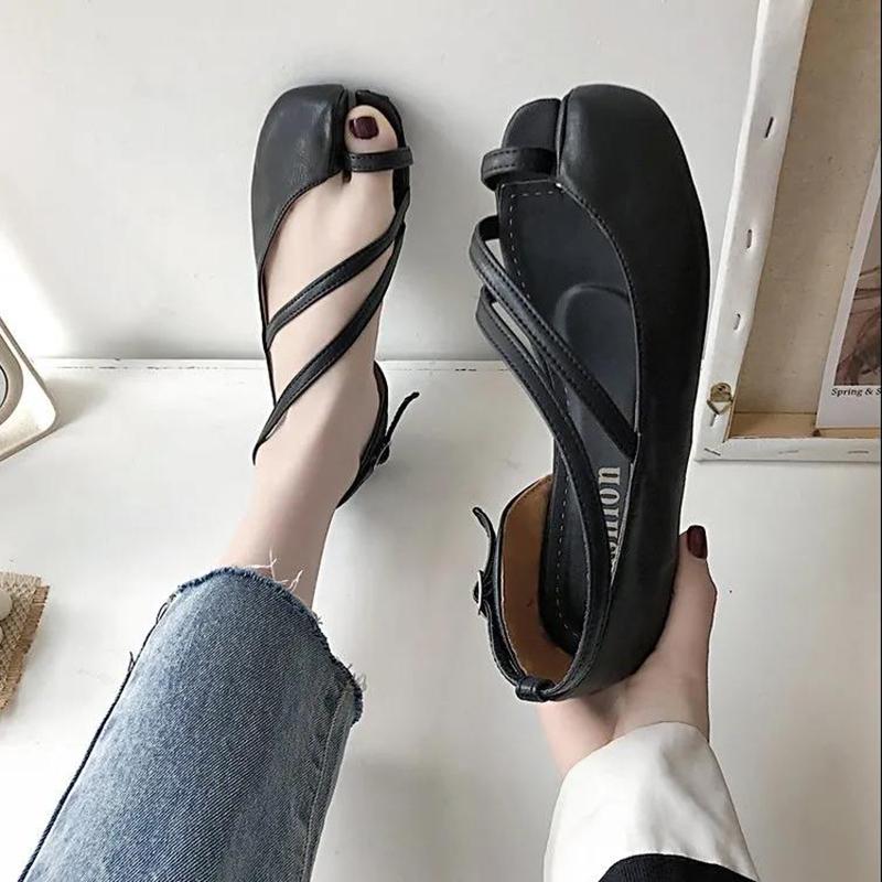 European and American Retro Roman Street Shooting Synchronized Flip-flops Split-toe Shoes Thin Straps Contrast Sandals Flat Shoes Women's Shoes