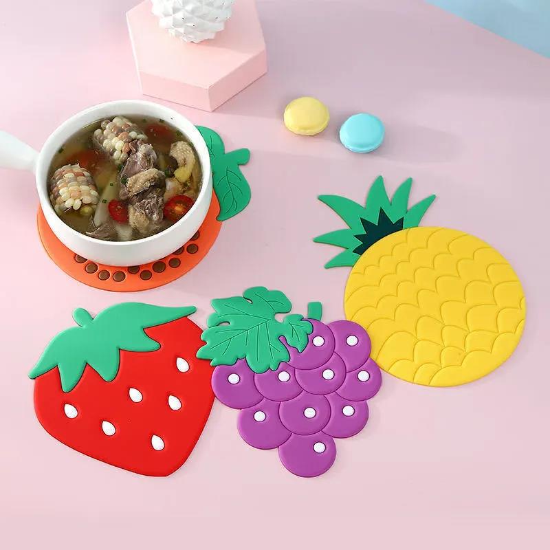 1pcs/2pcs/4pcs Cartoon Fruit Cute Table Mat Silicone Mat Non-slip Anti-scalding Coaster